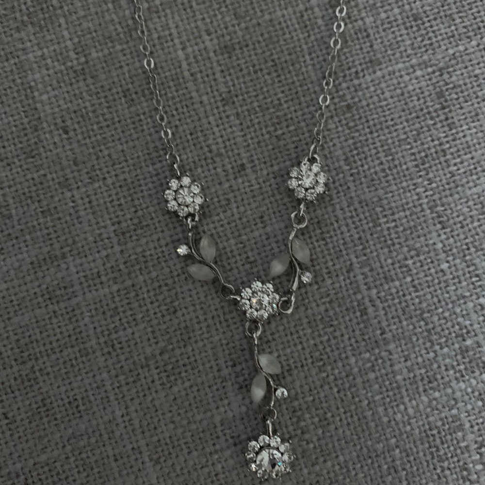 Crystal floral silver necklace pendant